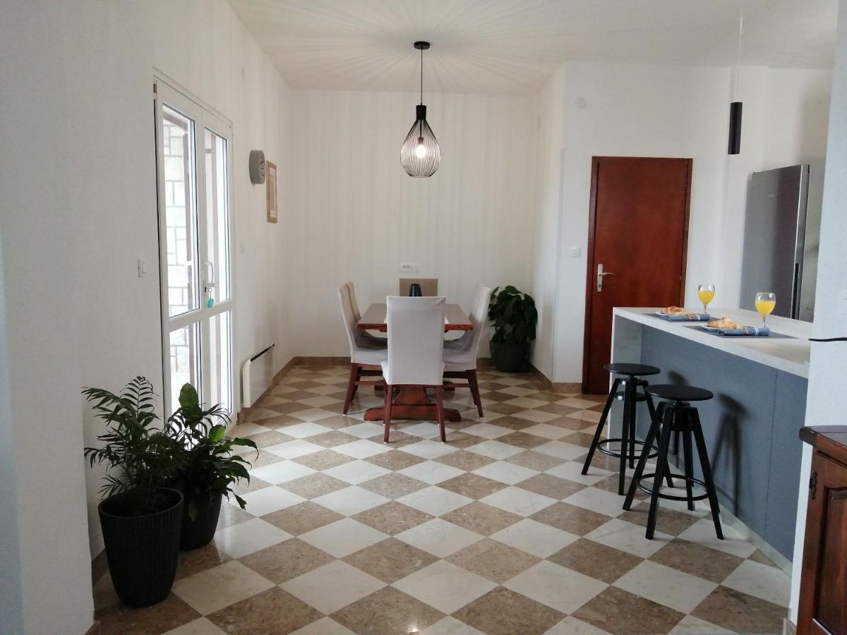 Apartments Jelka Postira Exterior foto